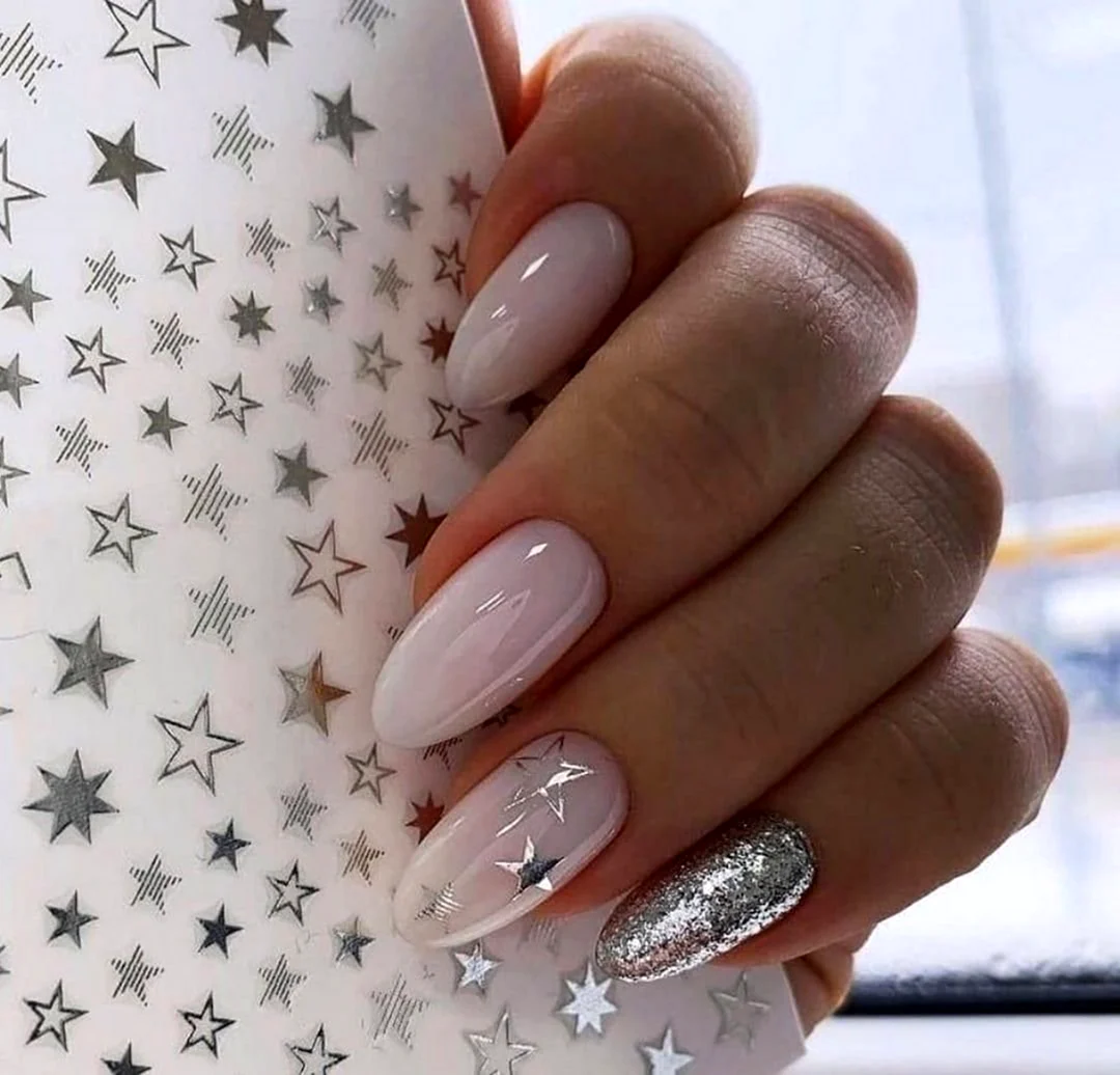 Маникюр со звездочками