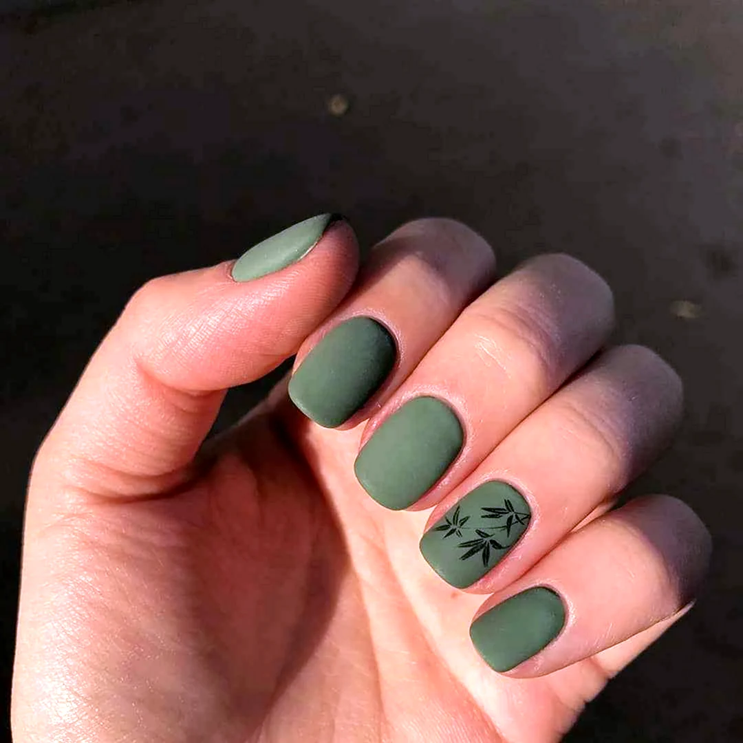 Маникюр зеленый оливковый 2022