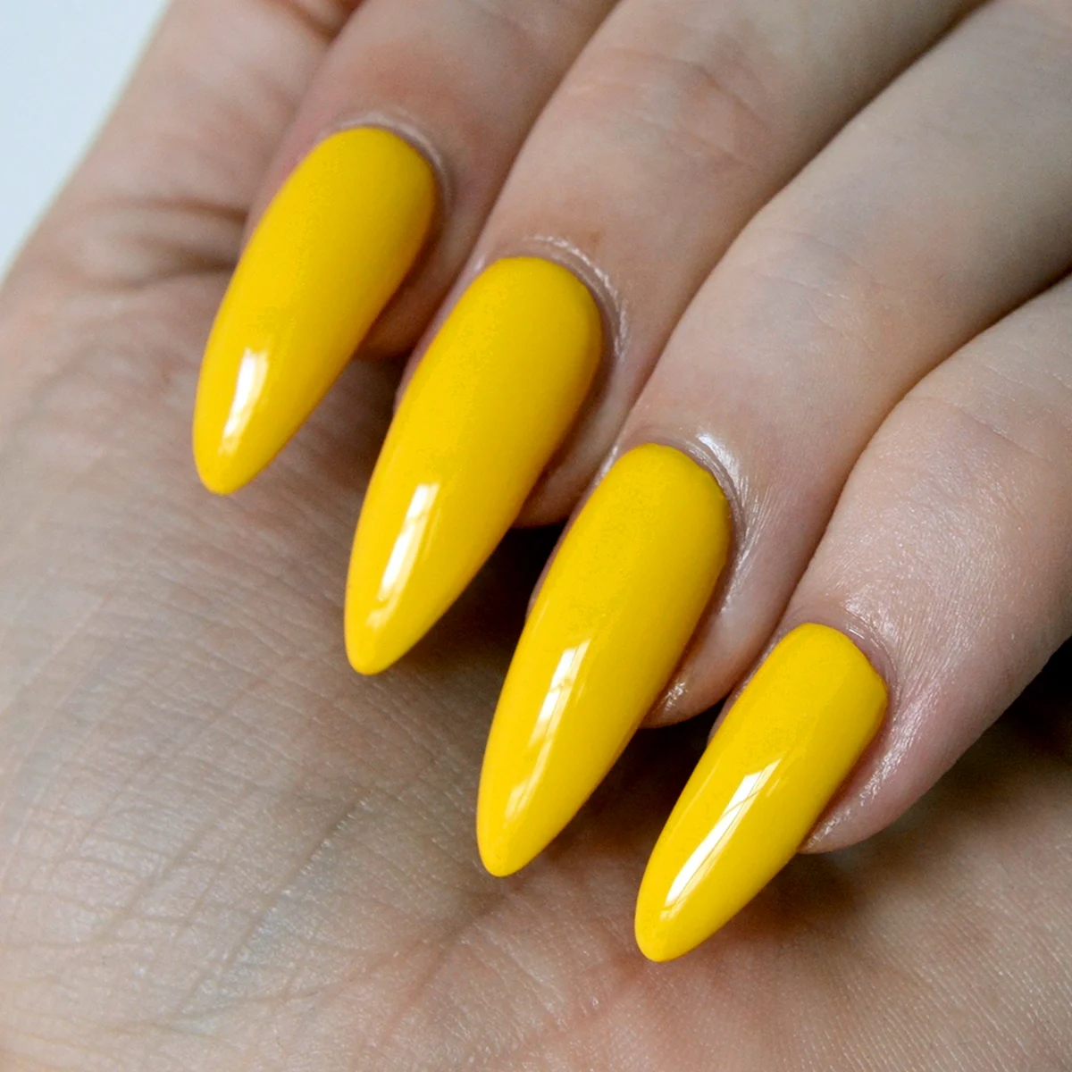 Жёлтые ногти на руках маникюр
