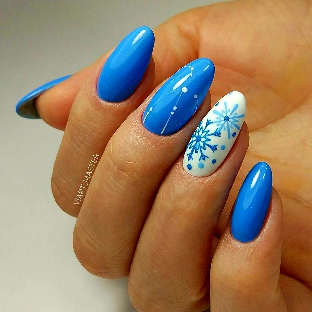 Синие овальные ногти