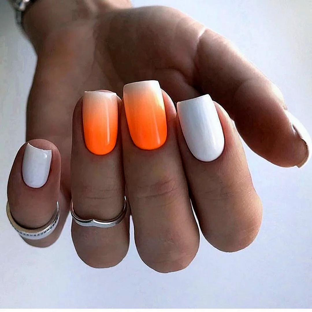 Маникюр оранж омбре