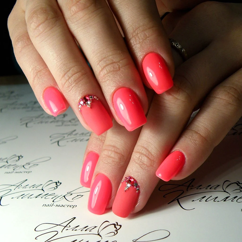 Коралловые ногти