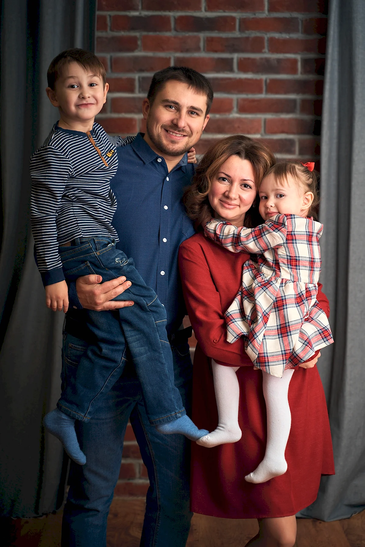 Семейная фотосессия в студии