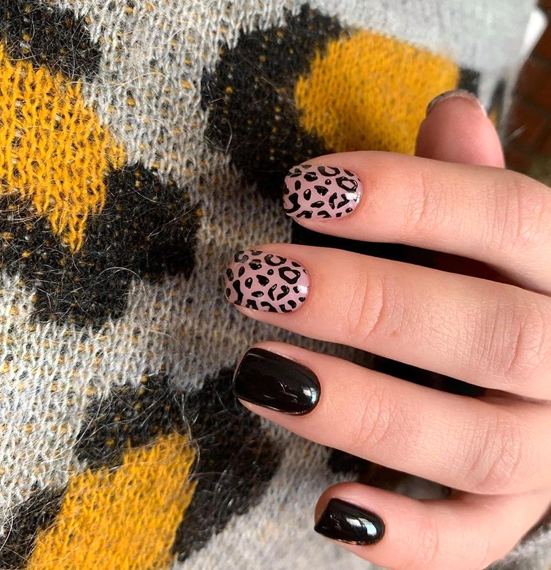 Маникюр черный с леопардовым принтом