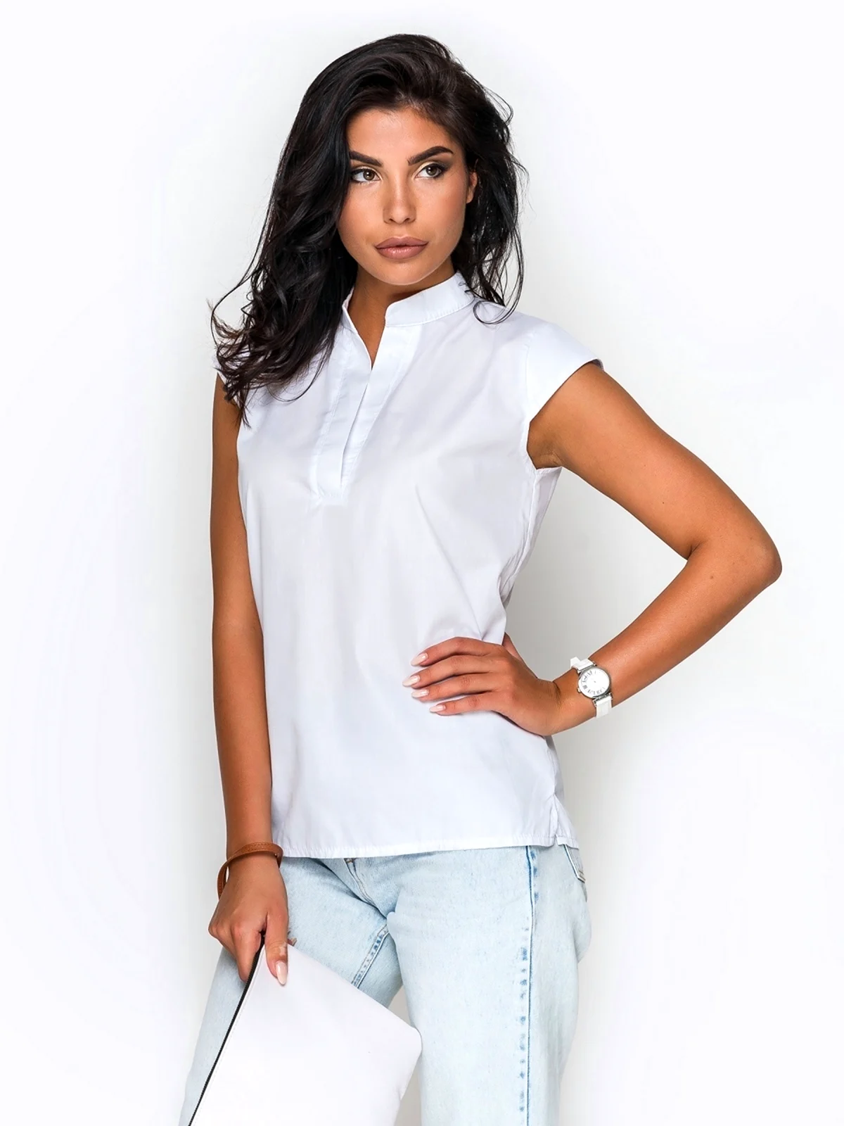 Белая блузка с коротким рукавом