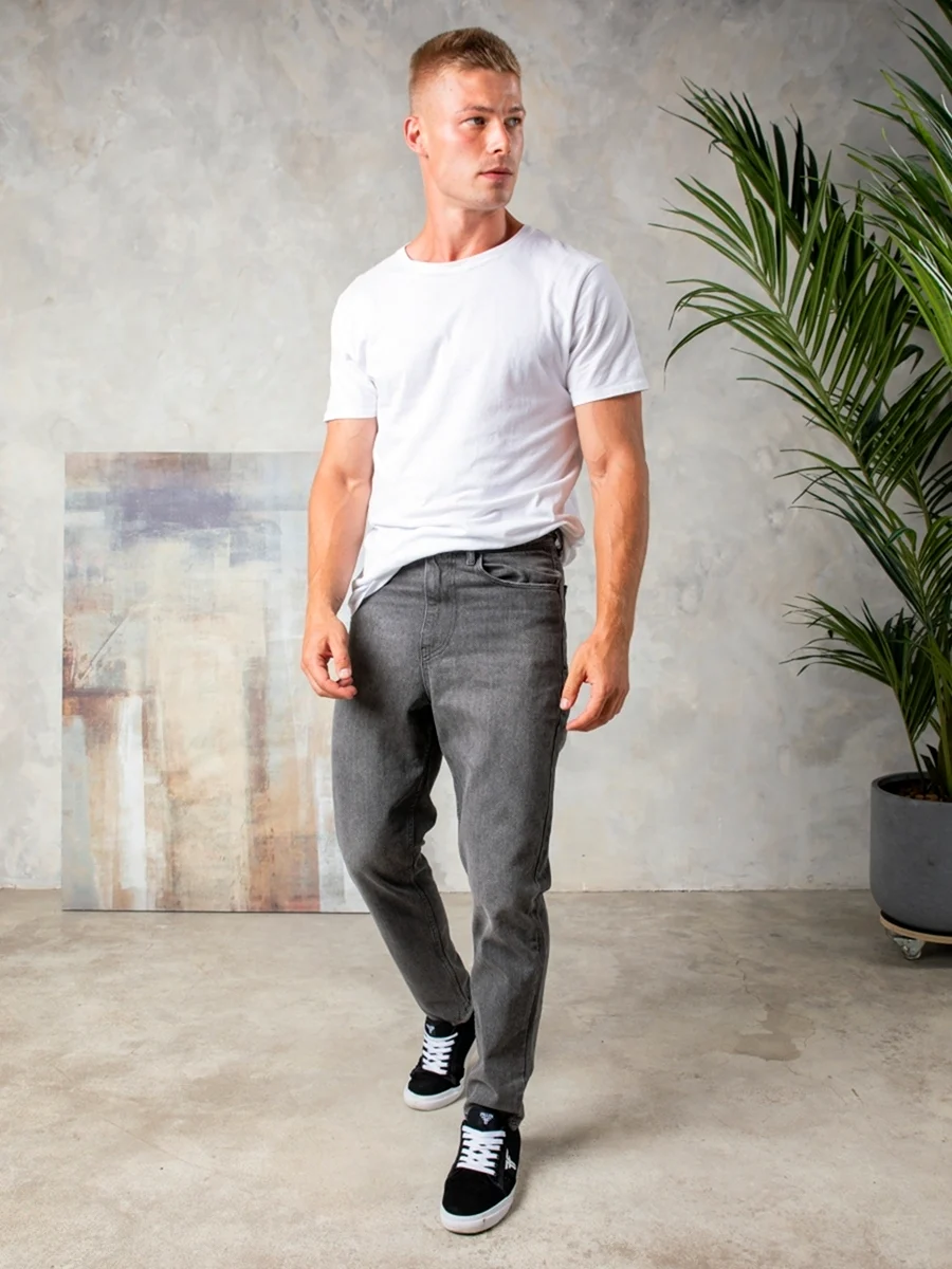 Джинсы бананы мужские серые