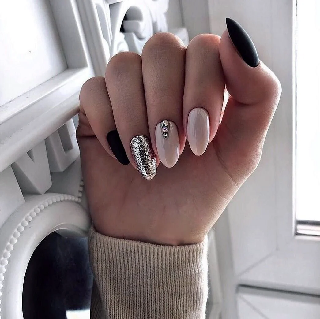 Маникюр миндаль молодежный