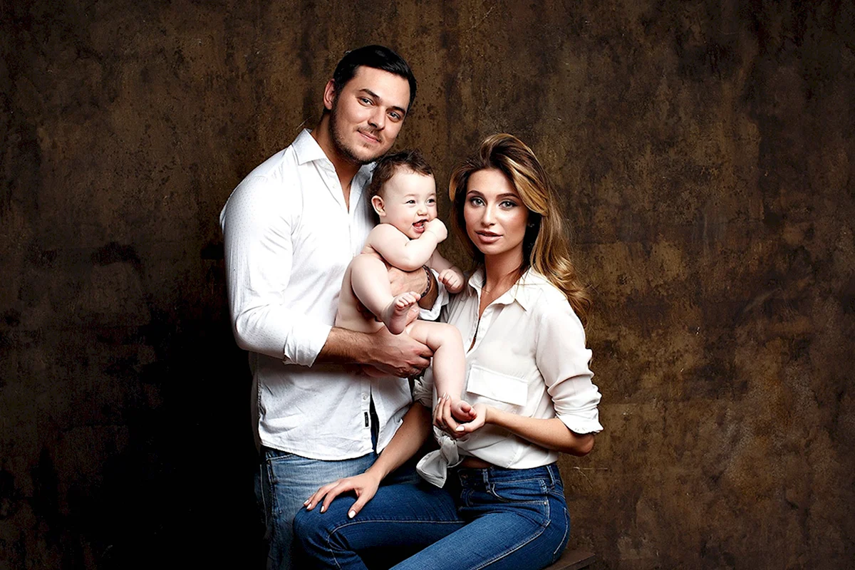 Семейная фотосессия в студии