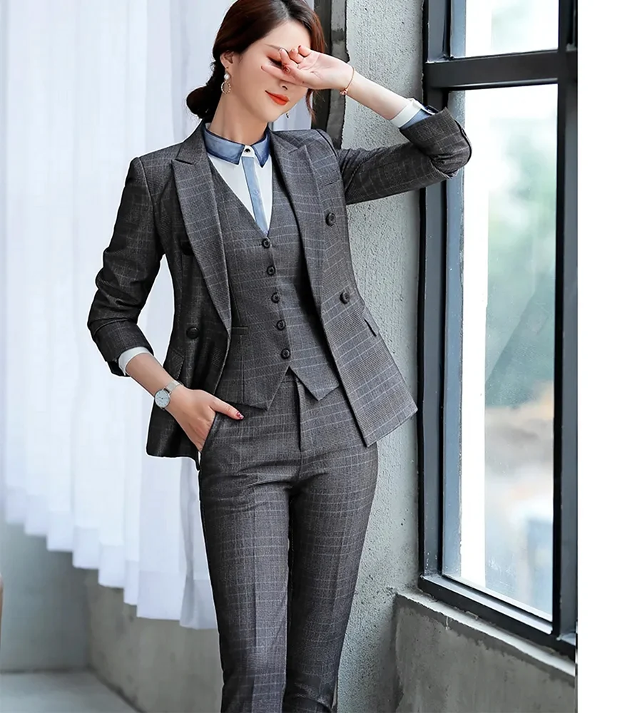 Классический костюм женский