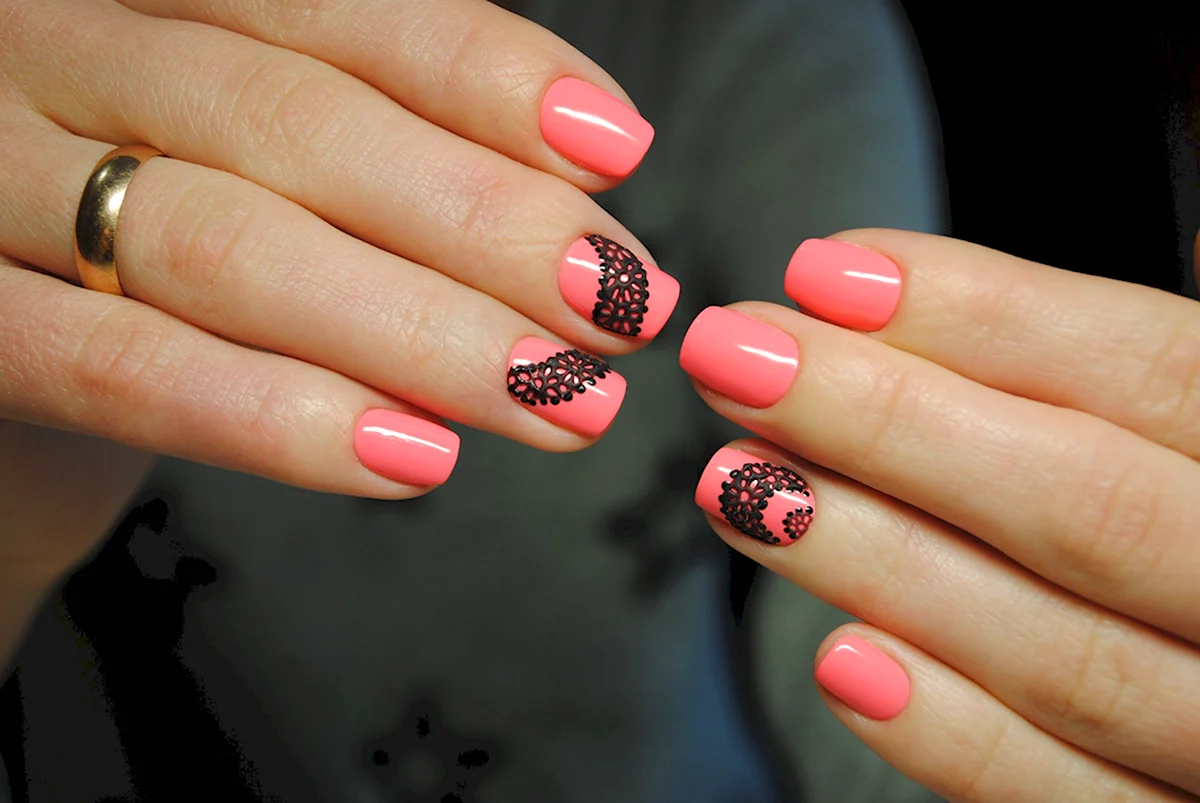 Маникюр коралловый с черным