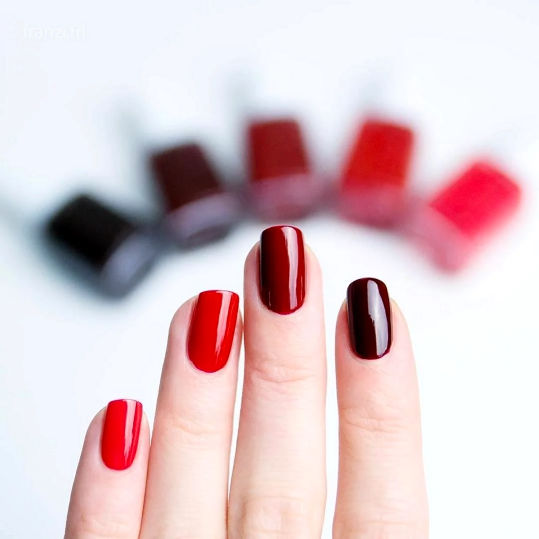 Красный маникюр
