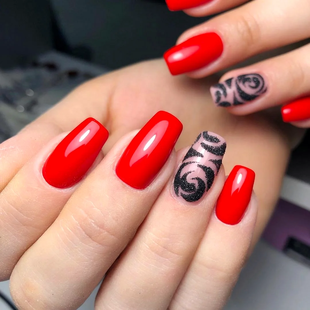 Красный маникюр с мазками