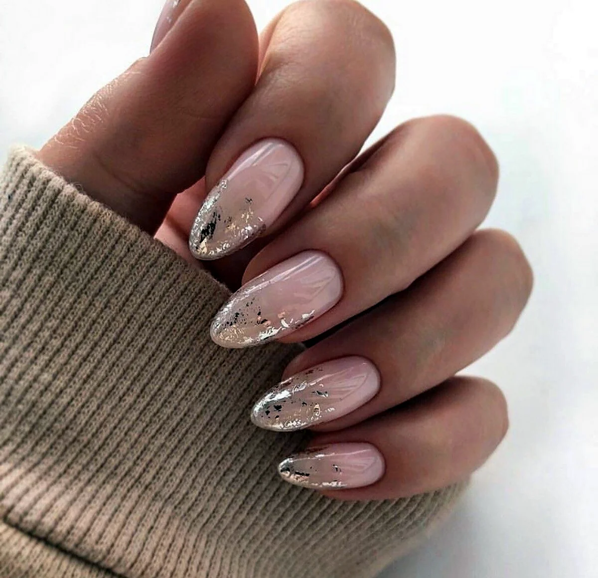 Ногти нюд миндаль 2020