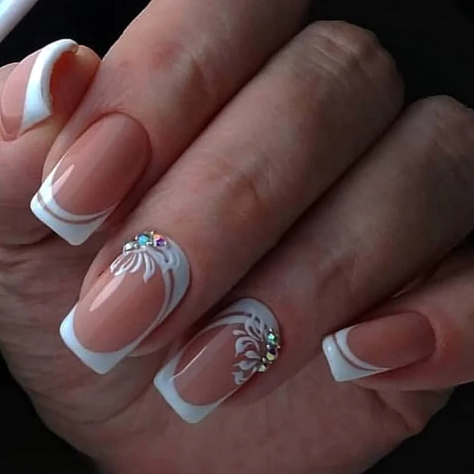 Маникюр квадрат френч белый