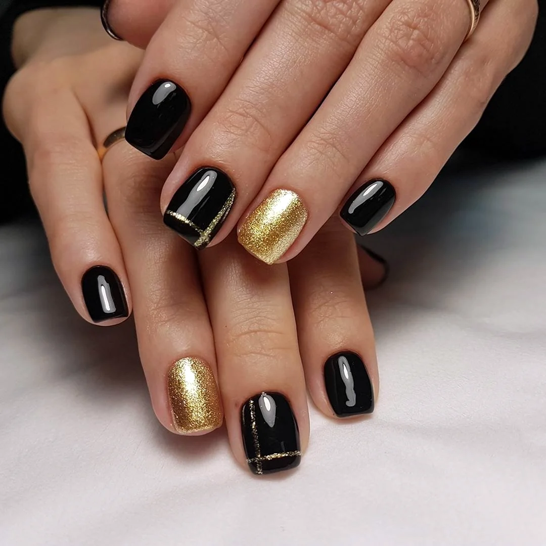 Черно-золотой маникюр