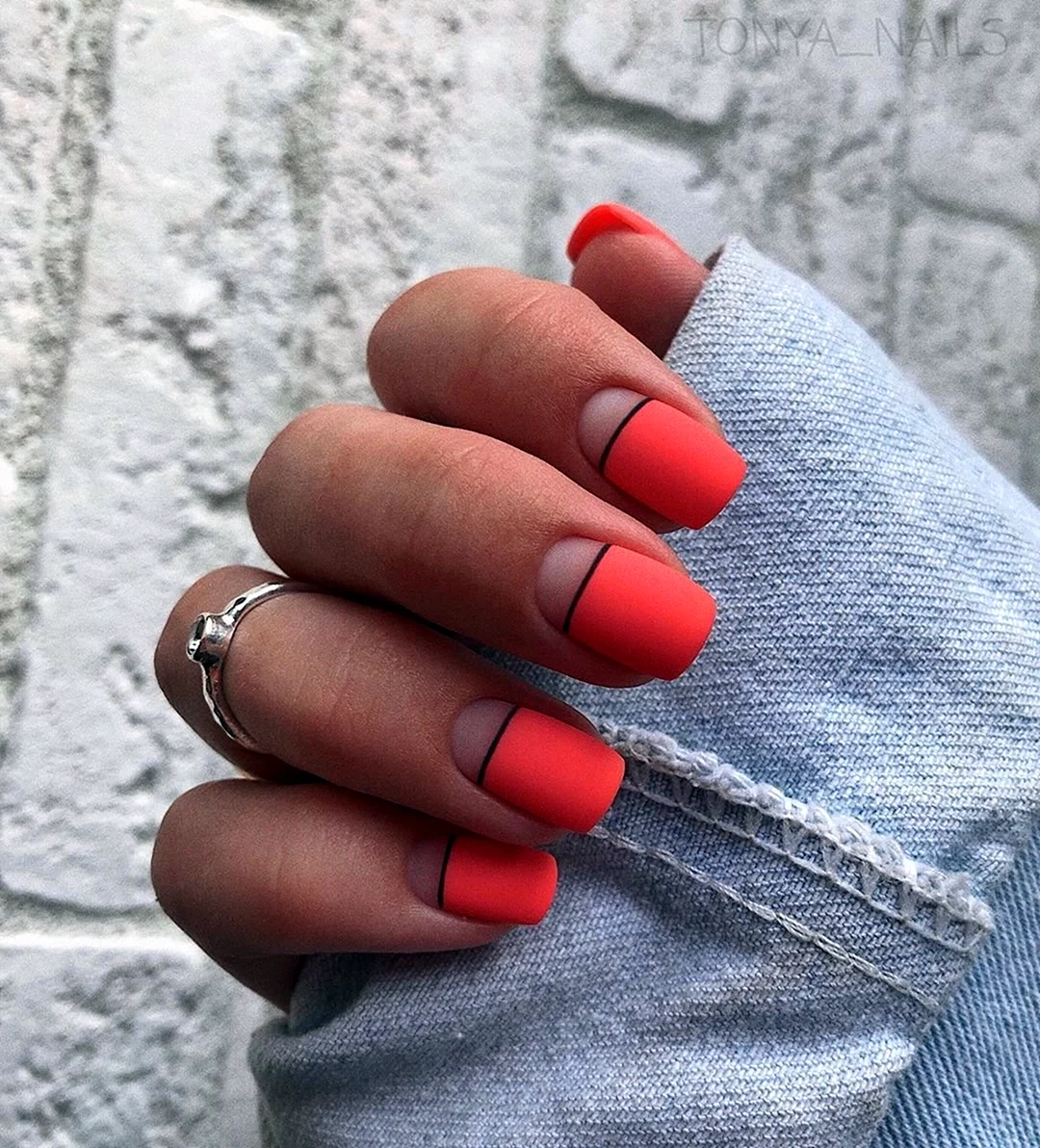 Матовый маникюр