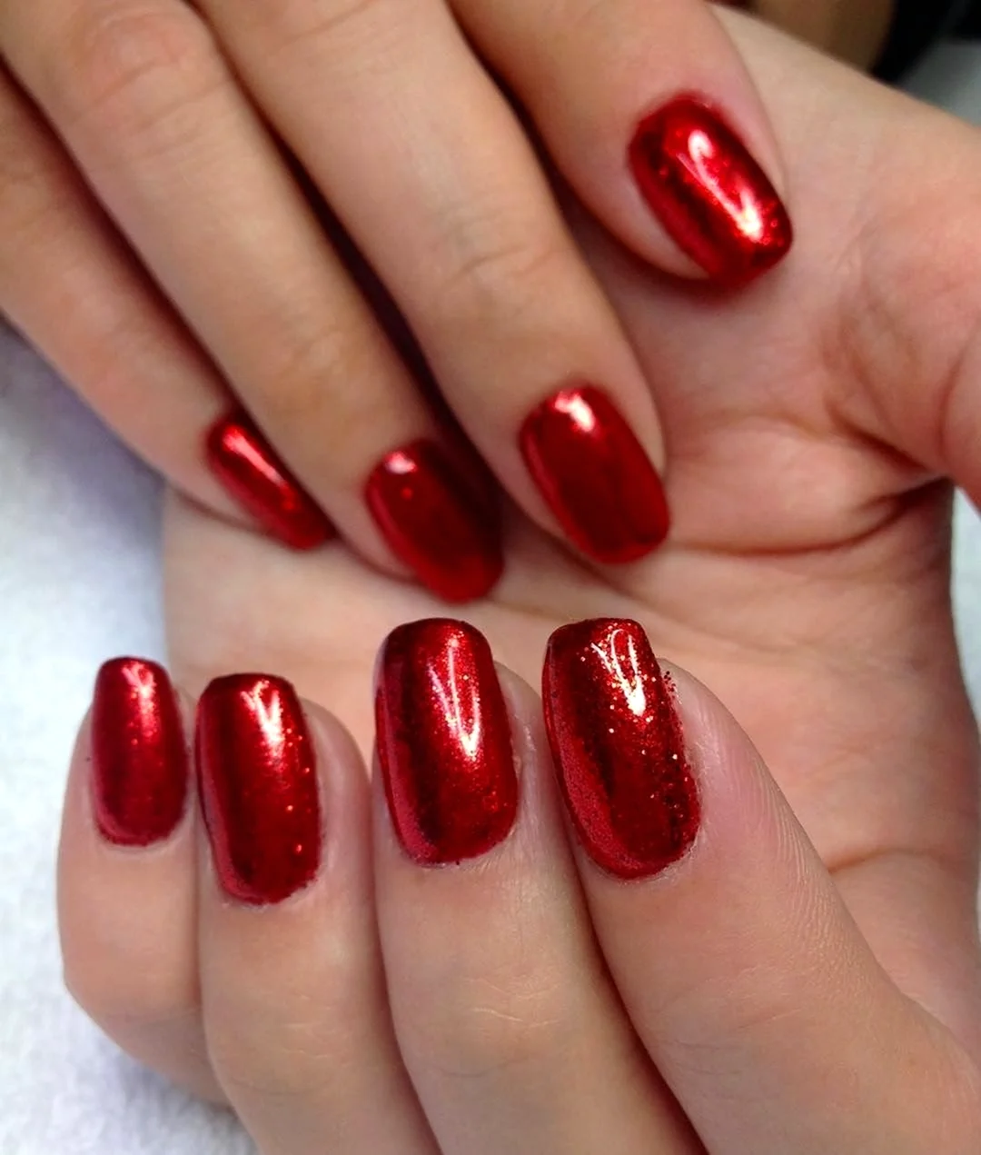 Ногти кошачий глаз красные