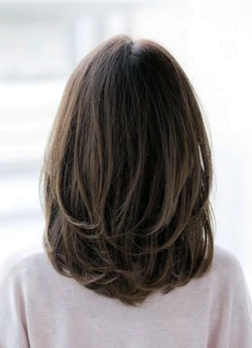 Стрижка на средние волосы сзади