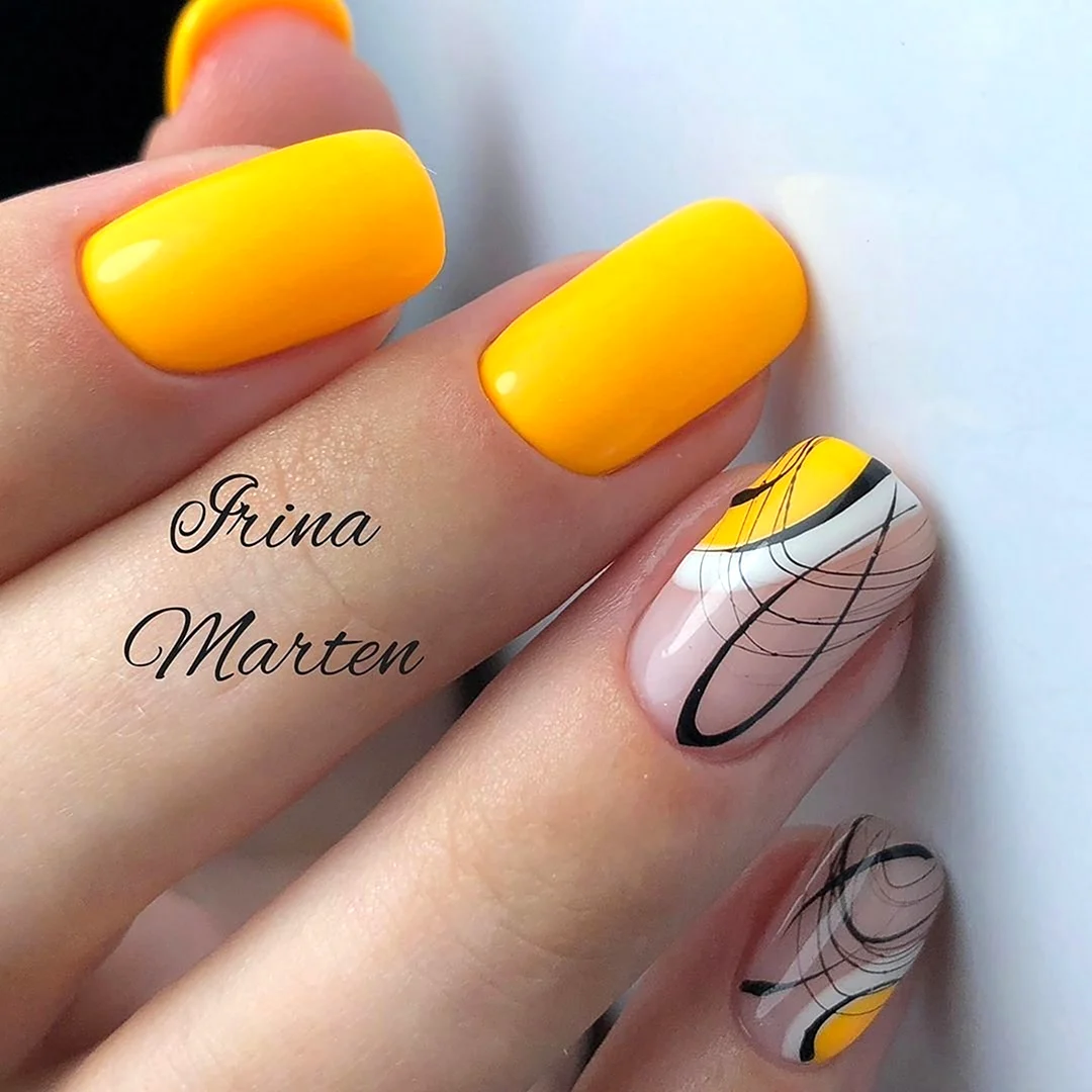 Дизайн ногтей желтый