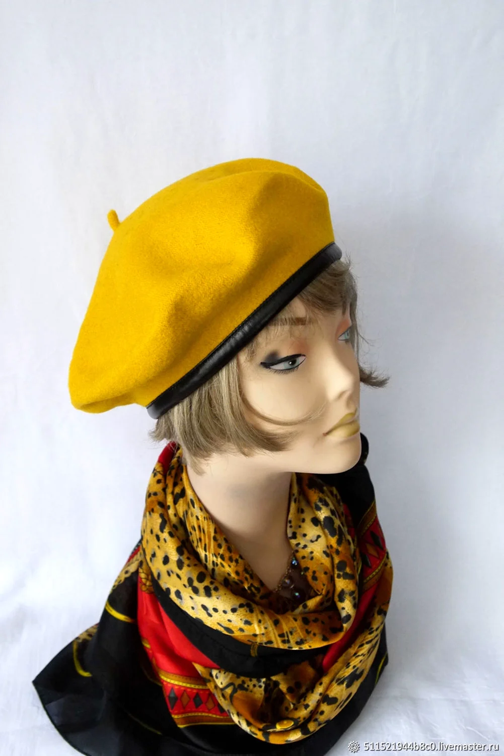 Желтый берет