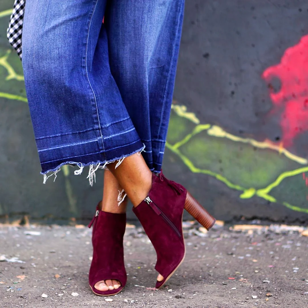 Джинсы с туфлями на каблуке