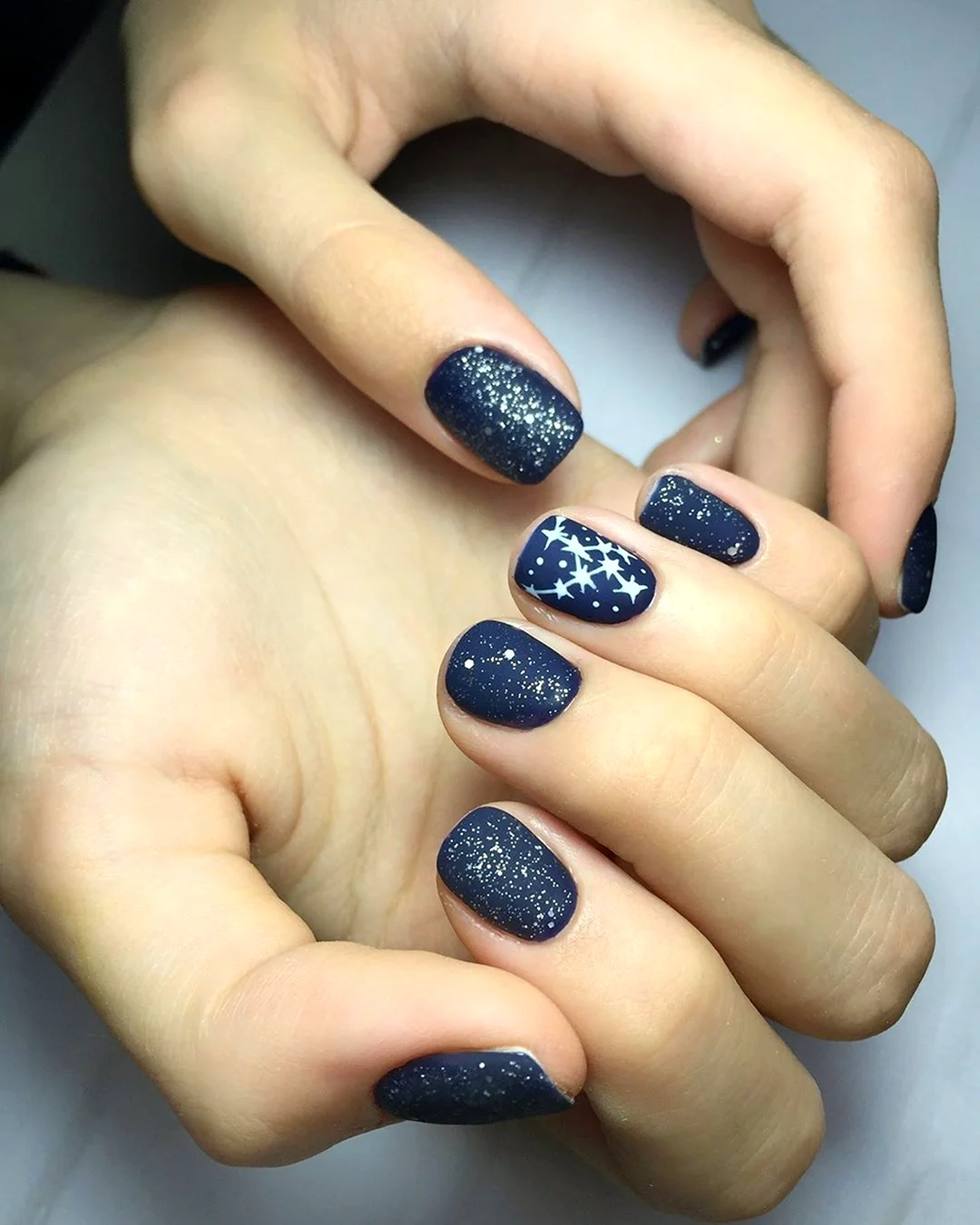 Синий маникн со звездами