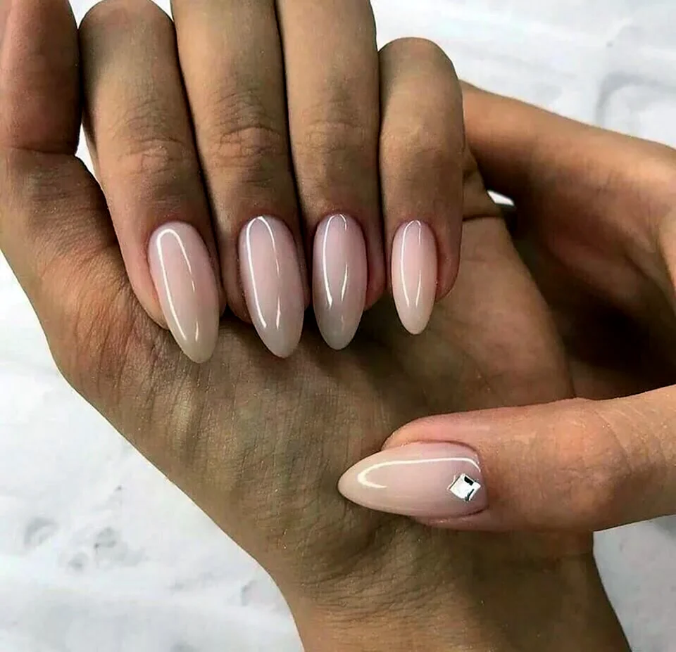 Нюдовый маникюр 2022 миндаль лето