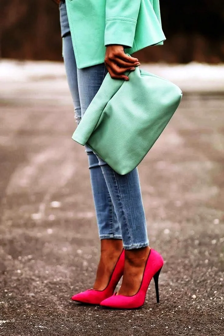 Яркие туфли лодочки