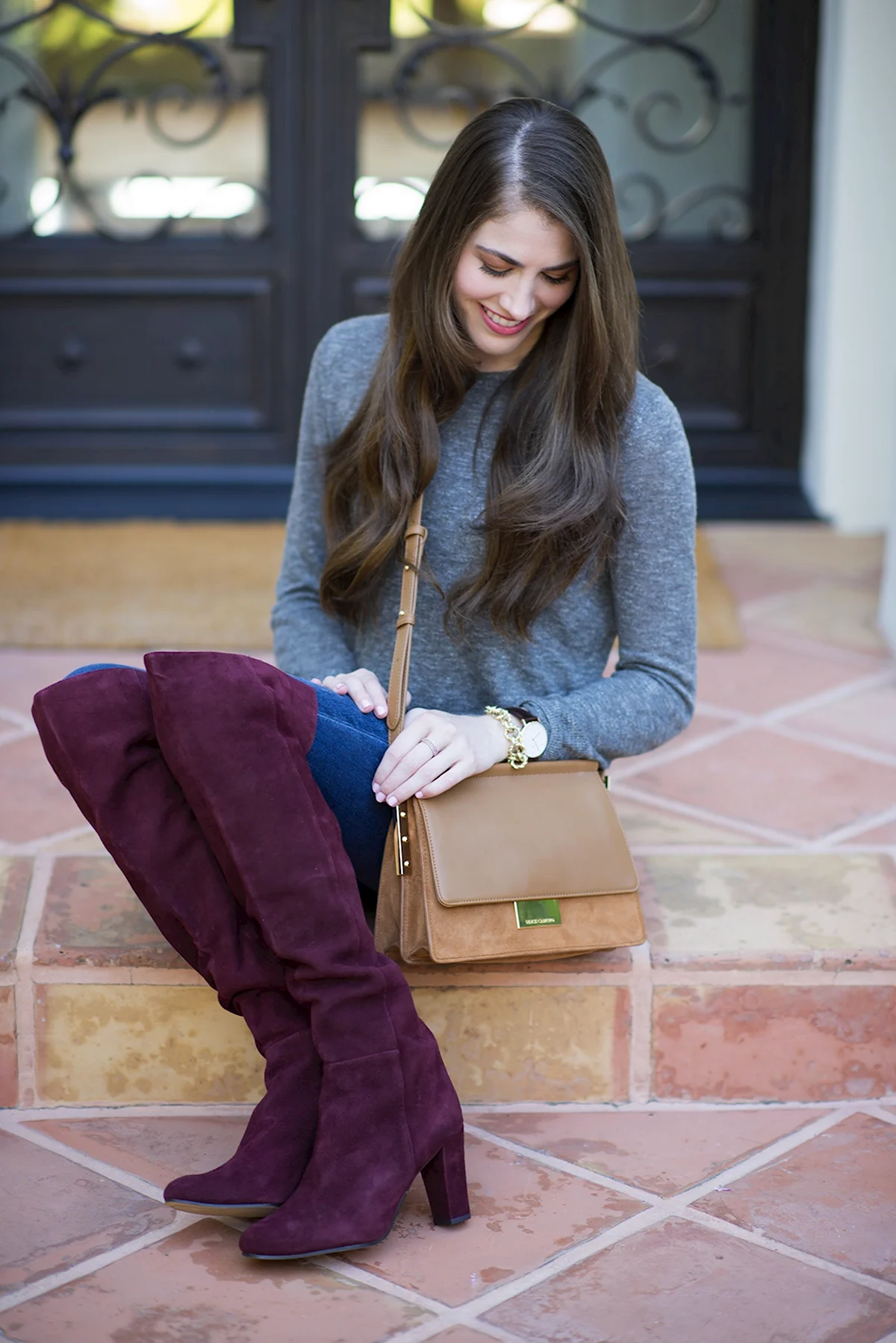 Девушка в замшевых туфлях