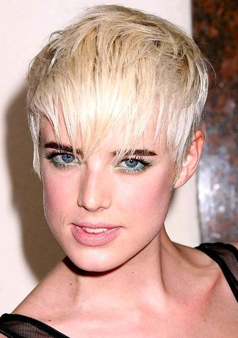 Агнесс Дейн стрижка