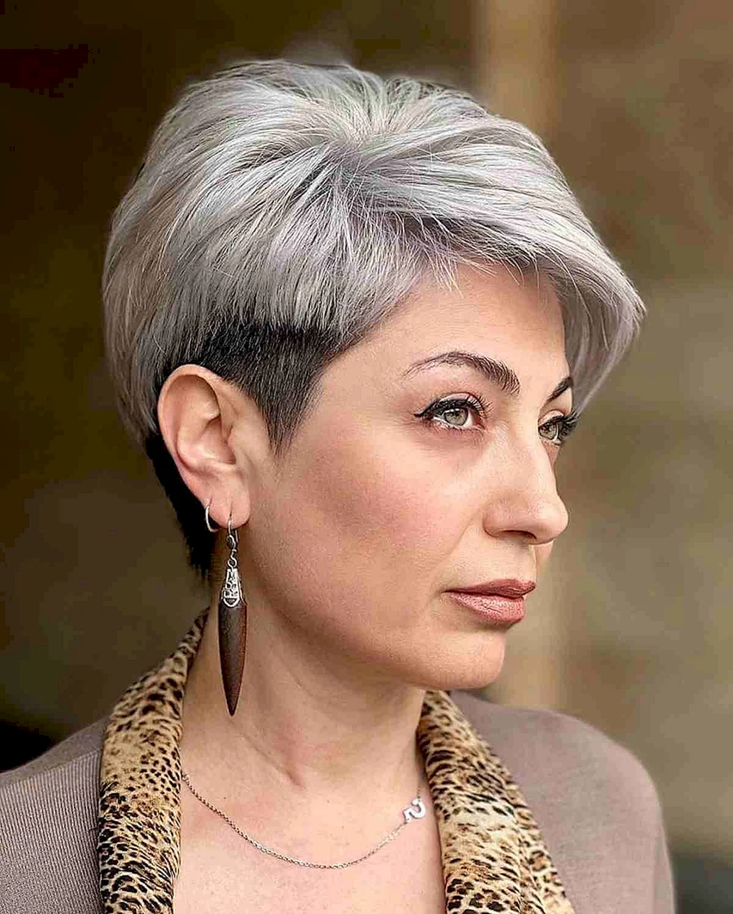 Короткие стрижки для женщин 2022