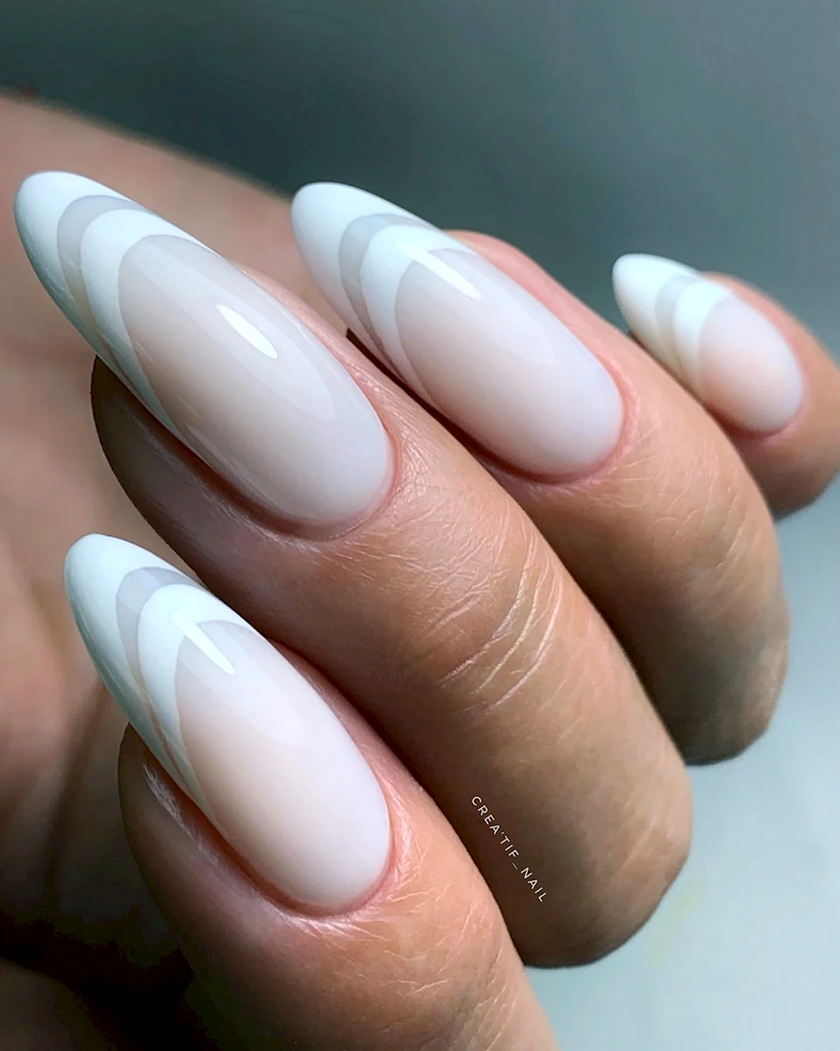 Французский маникюр молочный