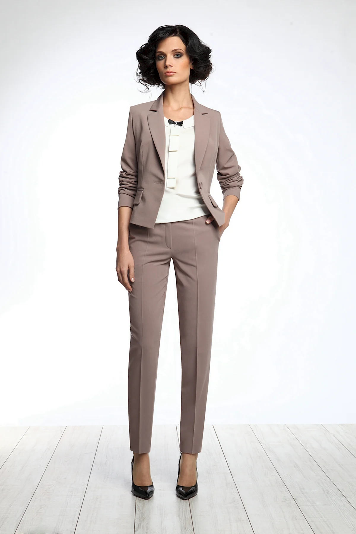 Классический костюм женский