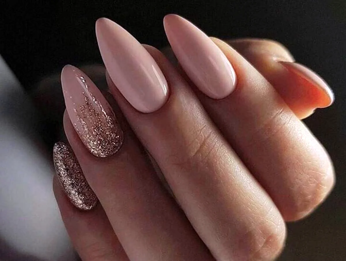 Нюдовый маникюр 2022 миндаль