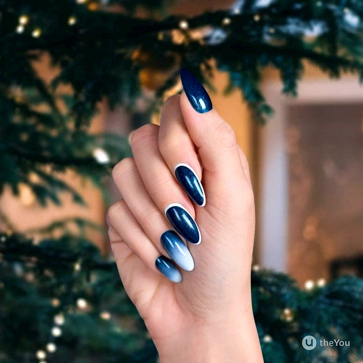 Новогодний маникюр 2021