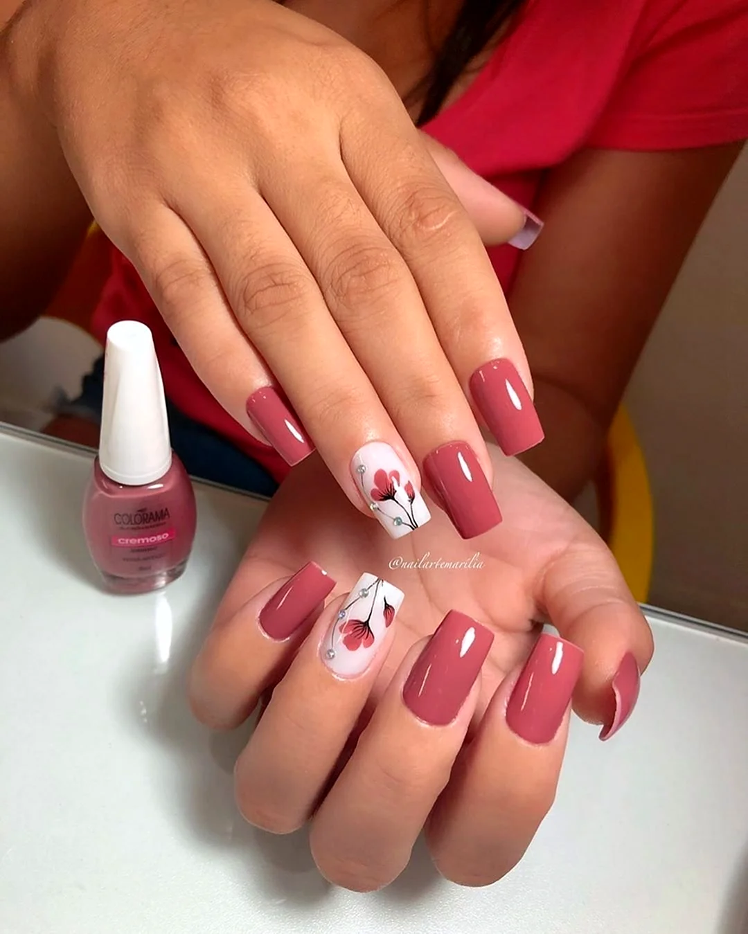 Красно розовые ногти