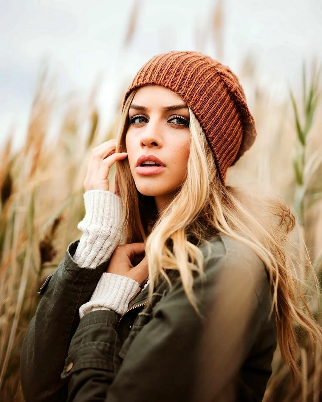 Marina Laswick в шапке