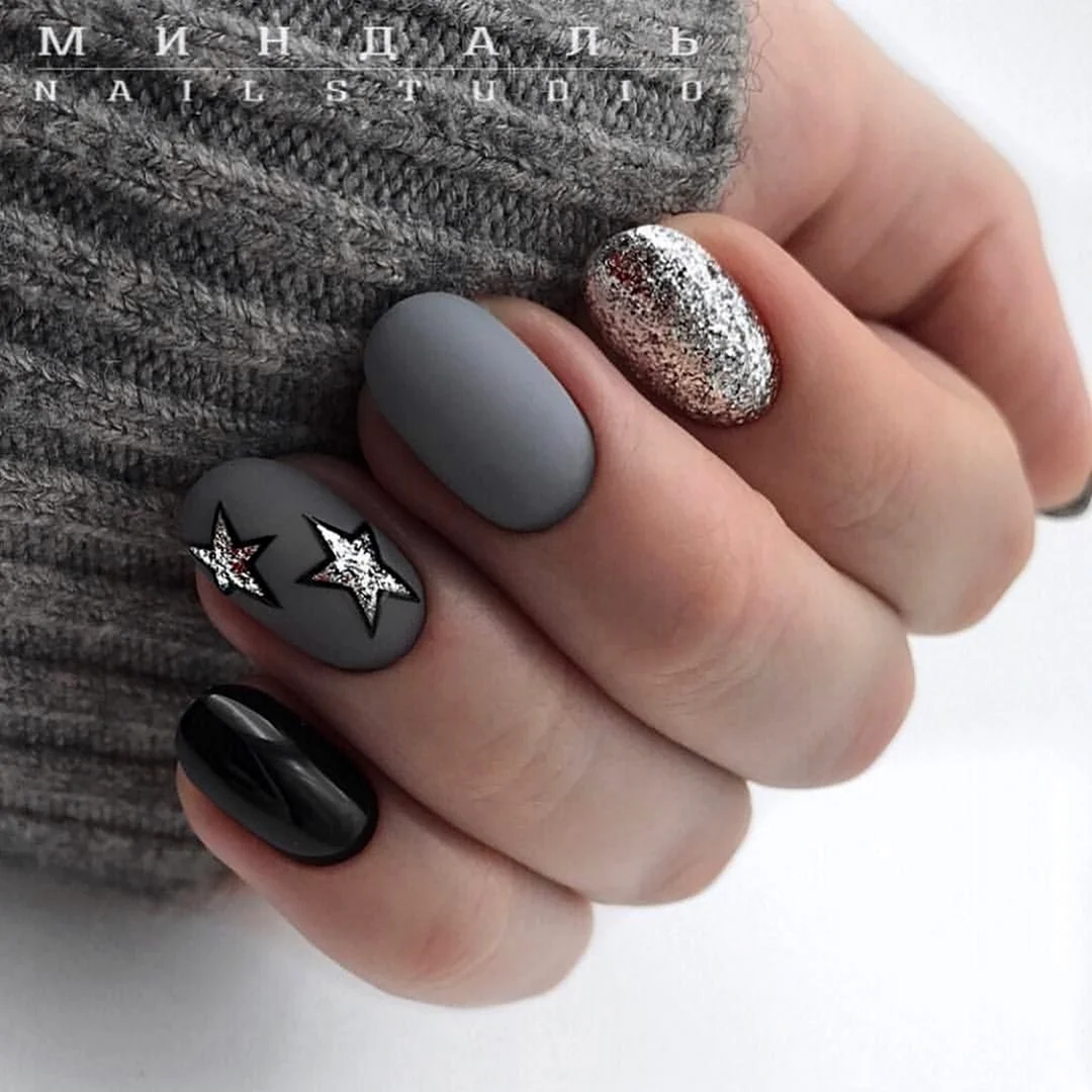 Темно серый маникюр