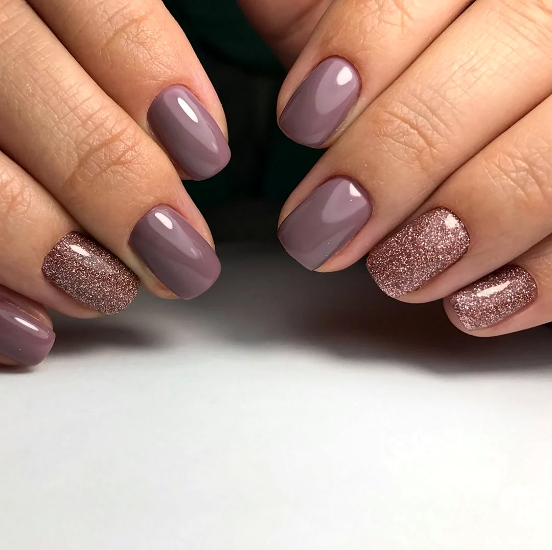 Однотонный маникюр на короткие ногти