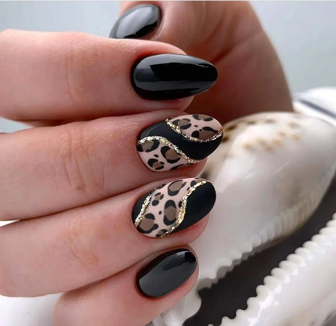 Маникюр с леопардовым принтом