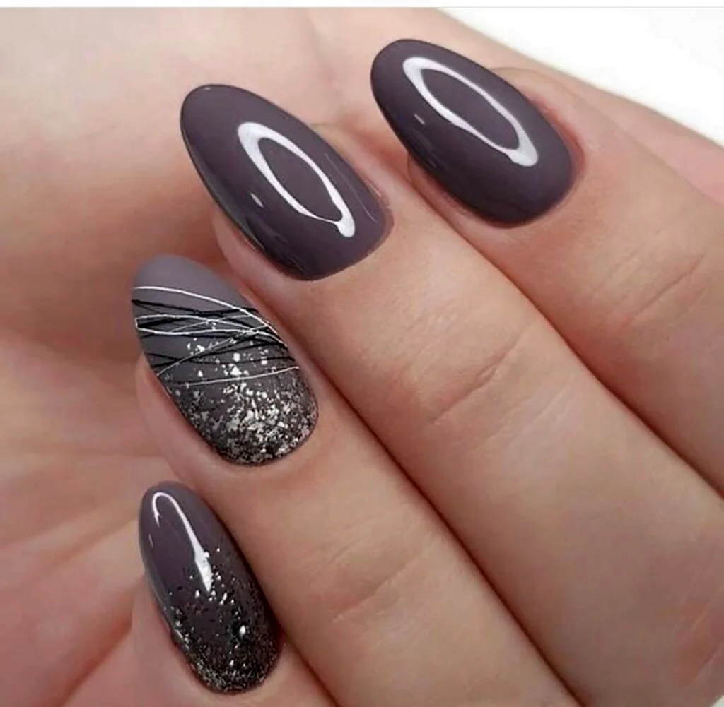 Темный маникюр на овальные ногти