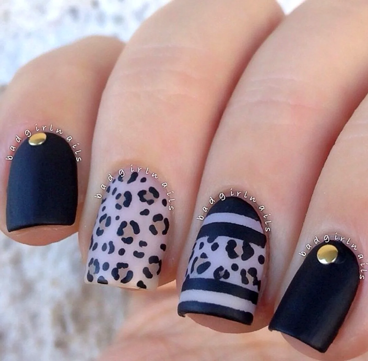 Матовый леопардовый маникюр