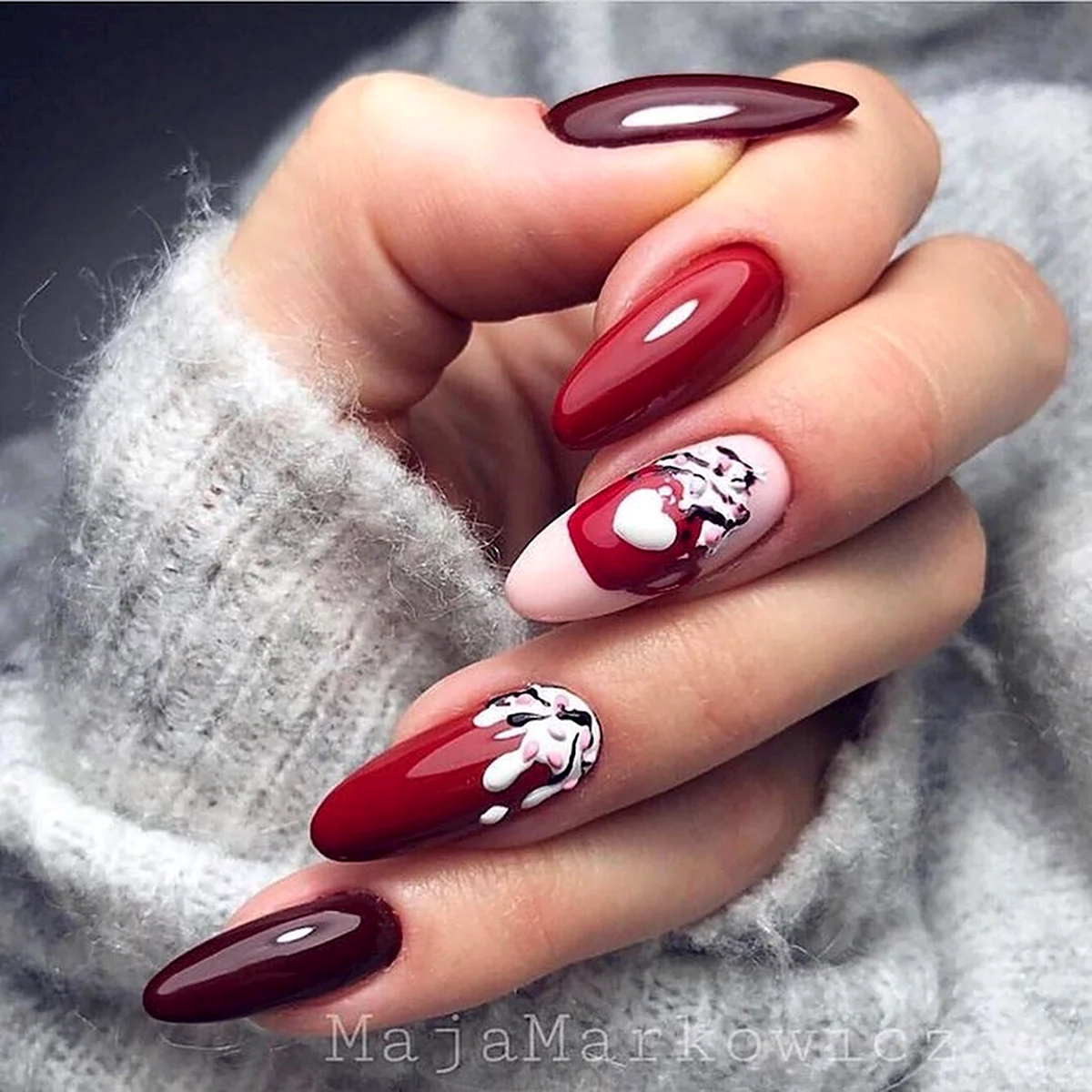 Красный маникюр на овальные ногти