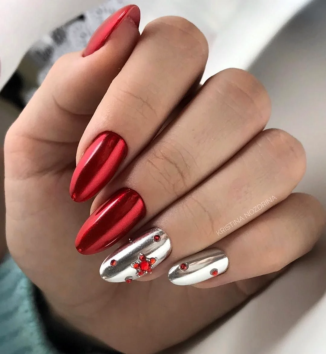 Необычный красный маникюр