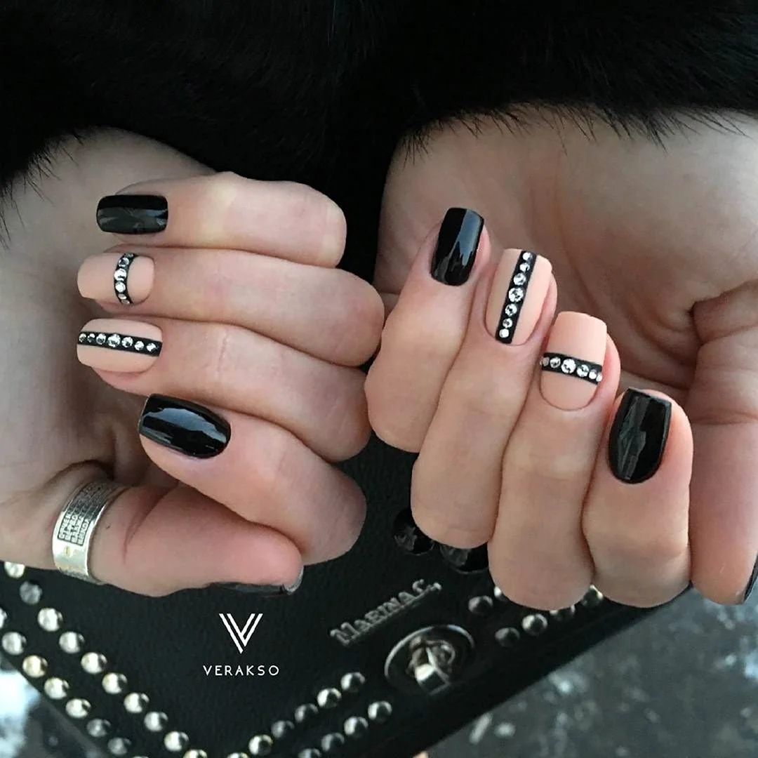 Черно бежевый маникюр