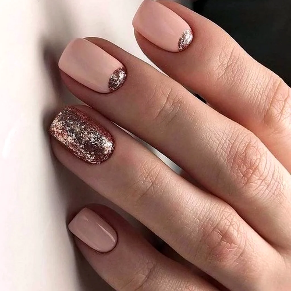 Нюдовый маникюр на короткие ногти 2022