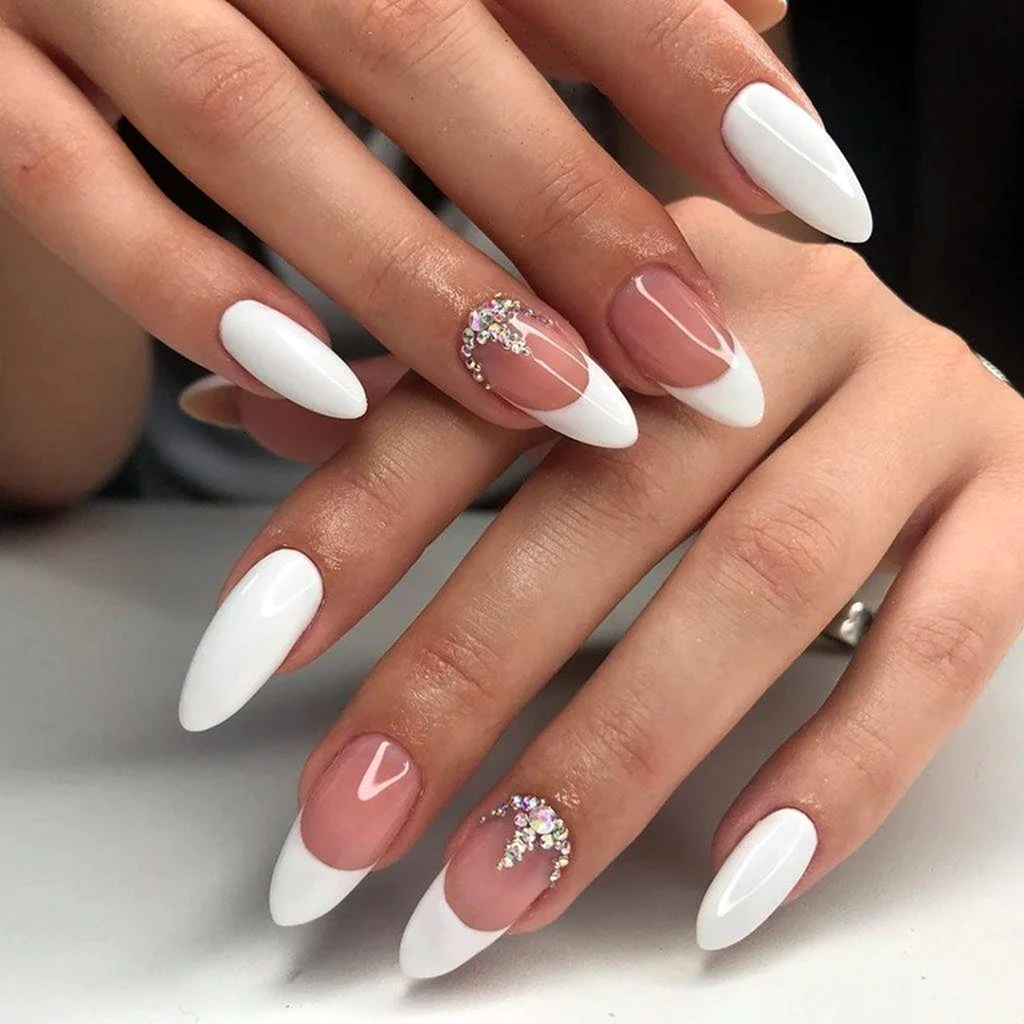 Френч 2022 миндалевидной формы