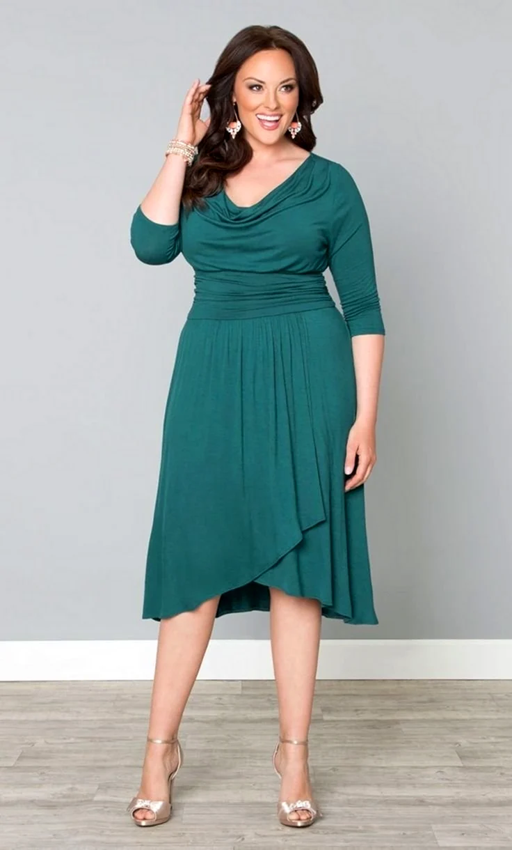 Изумрудное плюс сайз платье