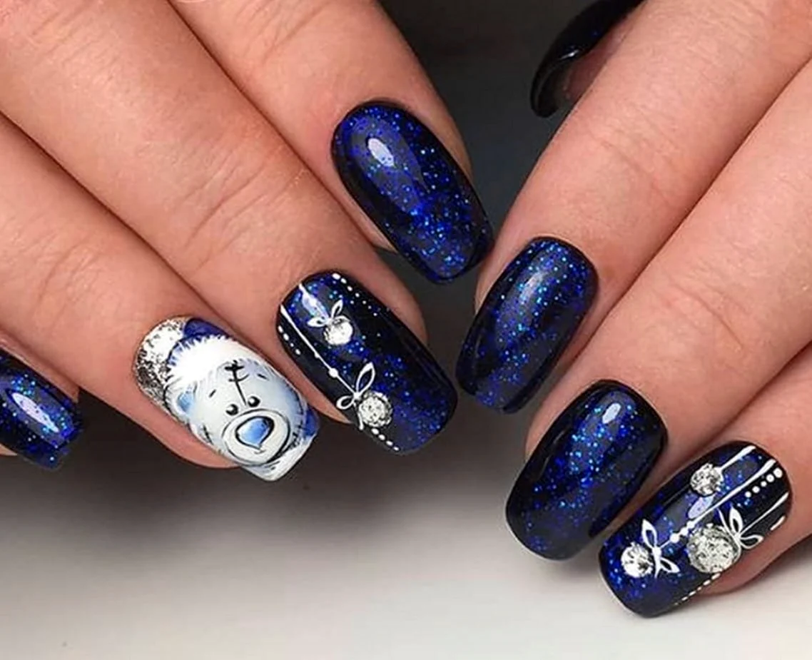 Новогодний маникюр синий