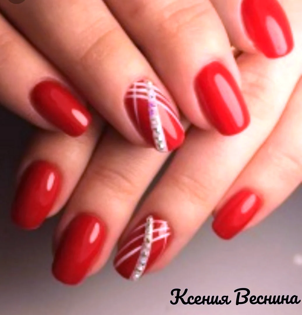 Красный маникюр